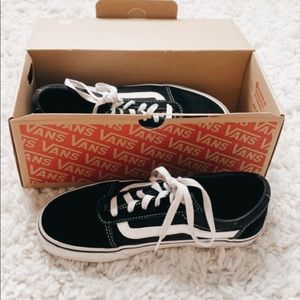 CLASSIC BLACK VANS